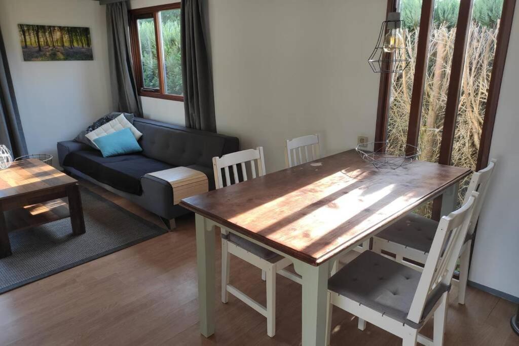 Een Gezellige Chalet Met Zonnige Buitenruimte Op De Veluwe! Villa Putten Kültér fotó