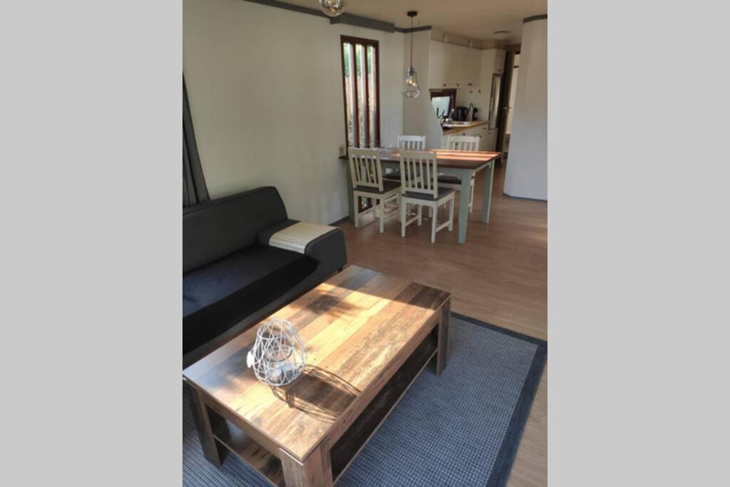 Een Gezellige Chalet Met Zonnige Buitenruimte Op De Veluwe! Villa Putten Kültér fotó
