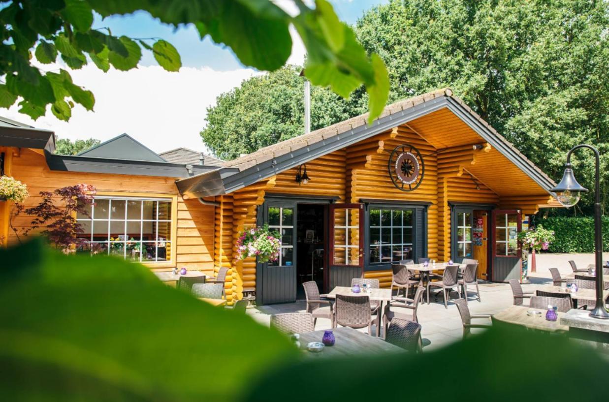 Een Gezellige Chalet Met Zonnige Buitenruimte Op De Veluwe! Villa Putten Kültér fotó